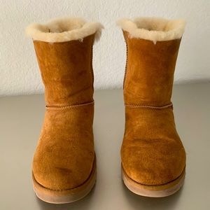 🛑 SOLD on MERCARI 🛑 Chestnut 🌰 uggs